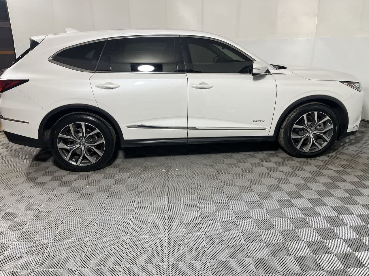 2022 Acura MDX w/Technology Package