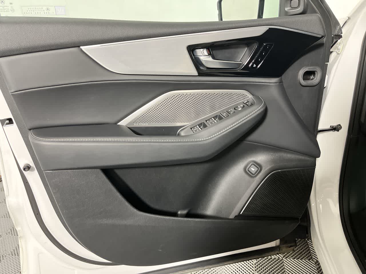 2023 Acura MDX w/Technology Package