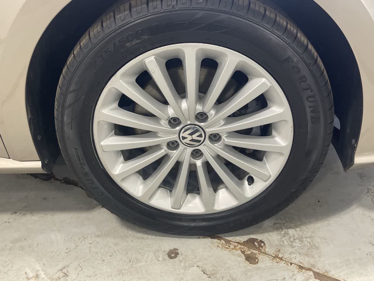 2016 Volkswagen Passat 1.8T SE