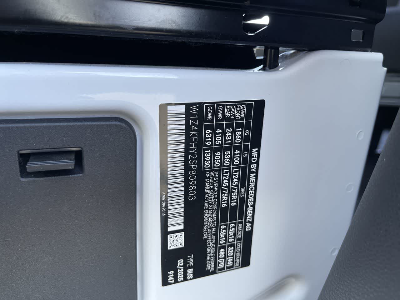 2025 Mercedes-Benz Sprinter Passenger Van 2500 Standard Roof I4 Diesel 144" RWD