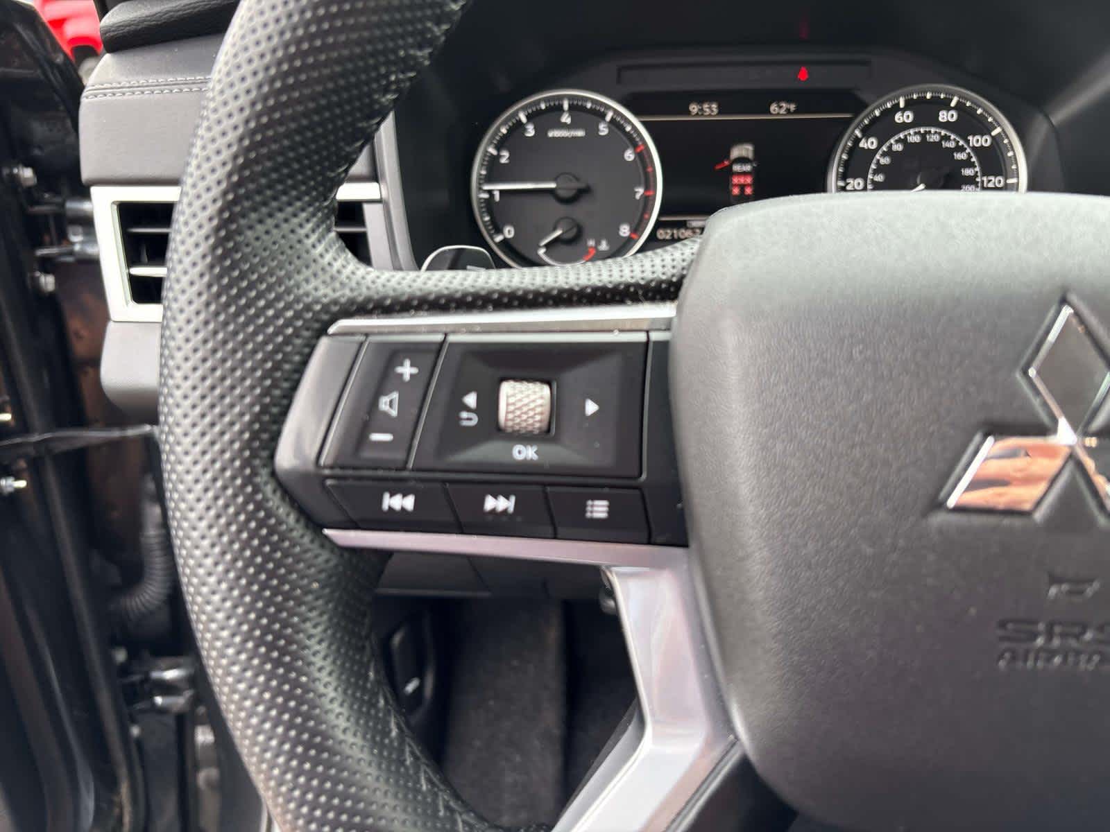 2025 Mitsubishi Outlander SE