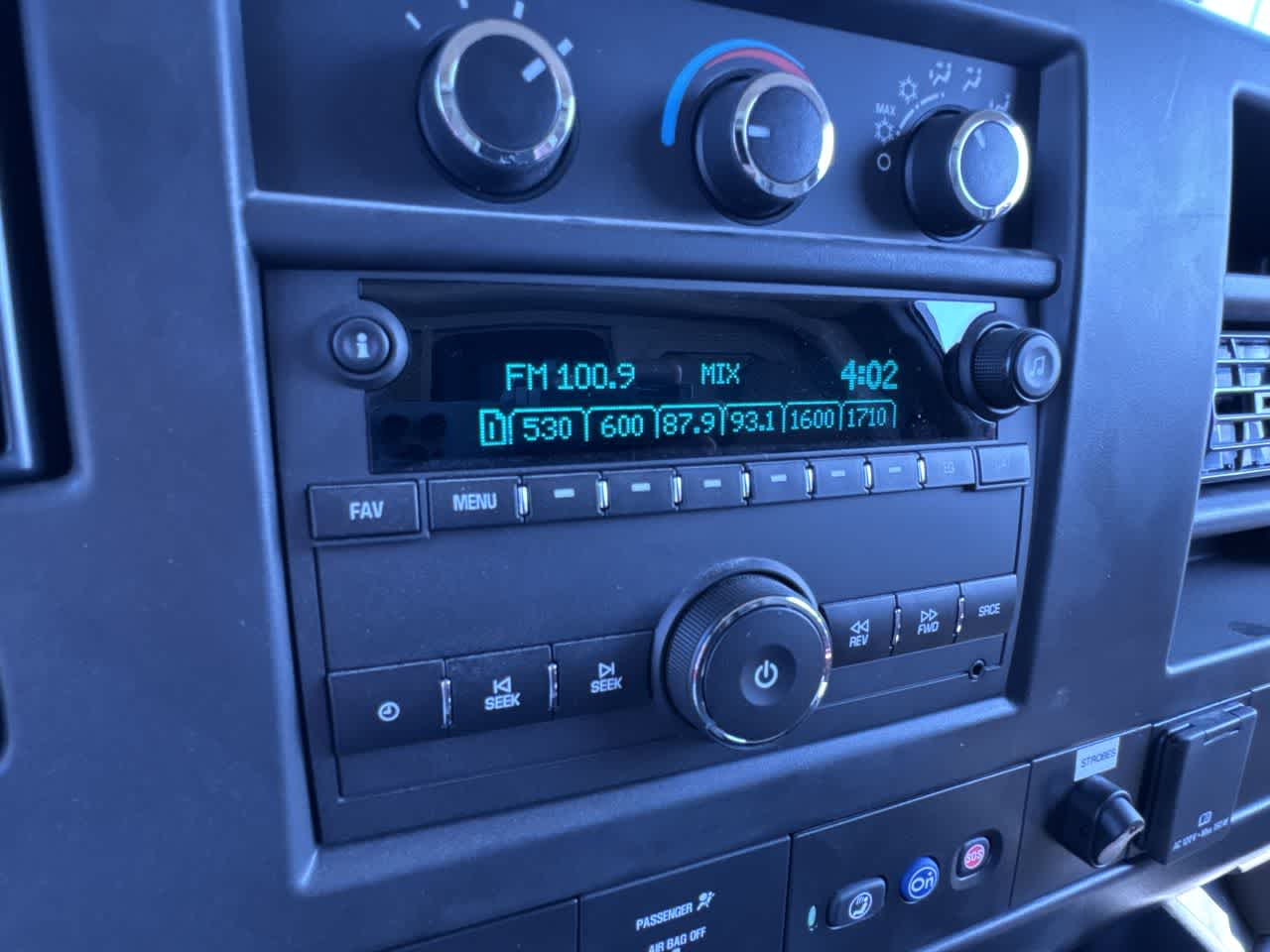 2025 Chevrolet Express Cutaway 3500 1WT