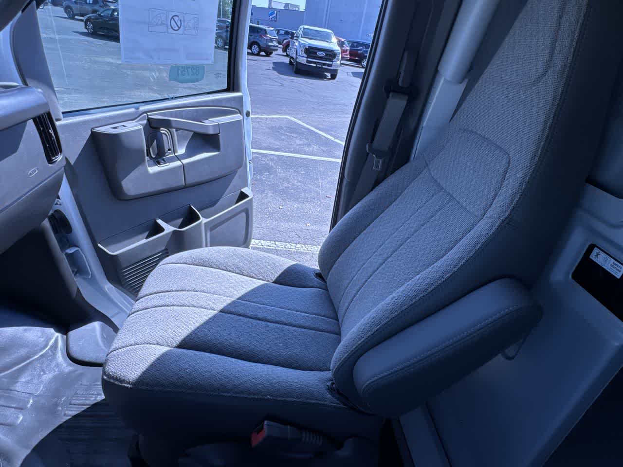 2025 Chevrolet Express Cutaway 3500 1WT