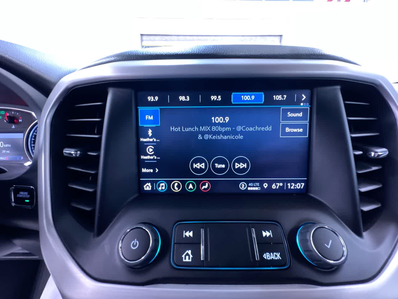 2023 GMC Acadia SLE