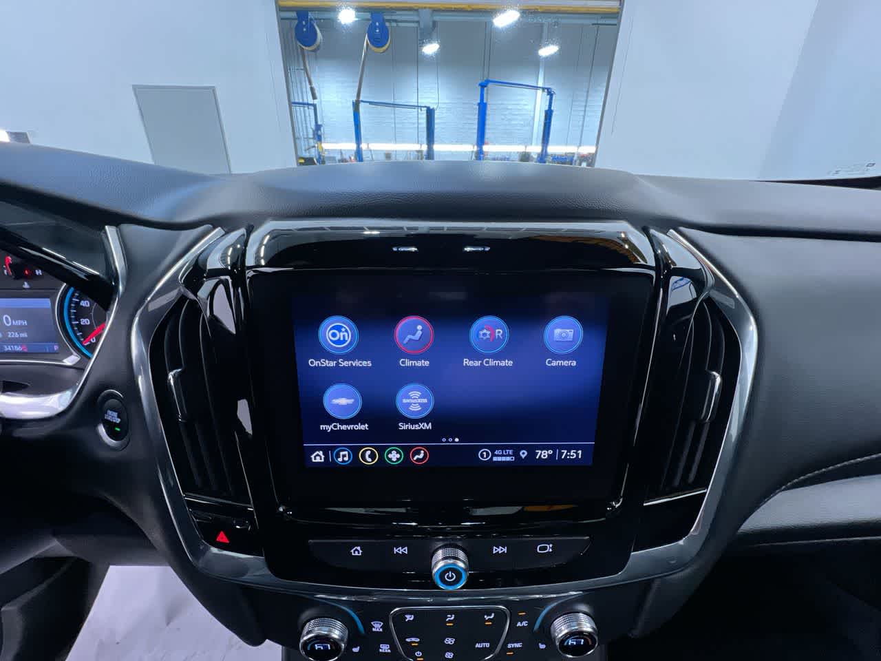 2023 Chevrolet Traverse LT Cloth