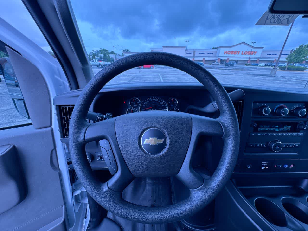 2025 Chevrolet Express Cutaway 3500 1WT