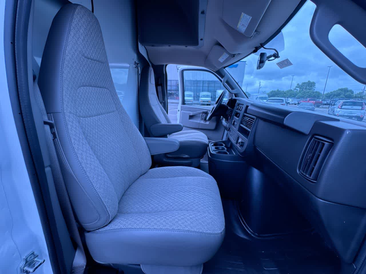 2025 Chevrolet Express Cutaway 3500 1WT