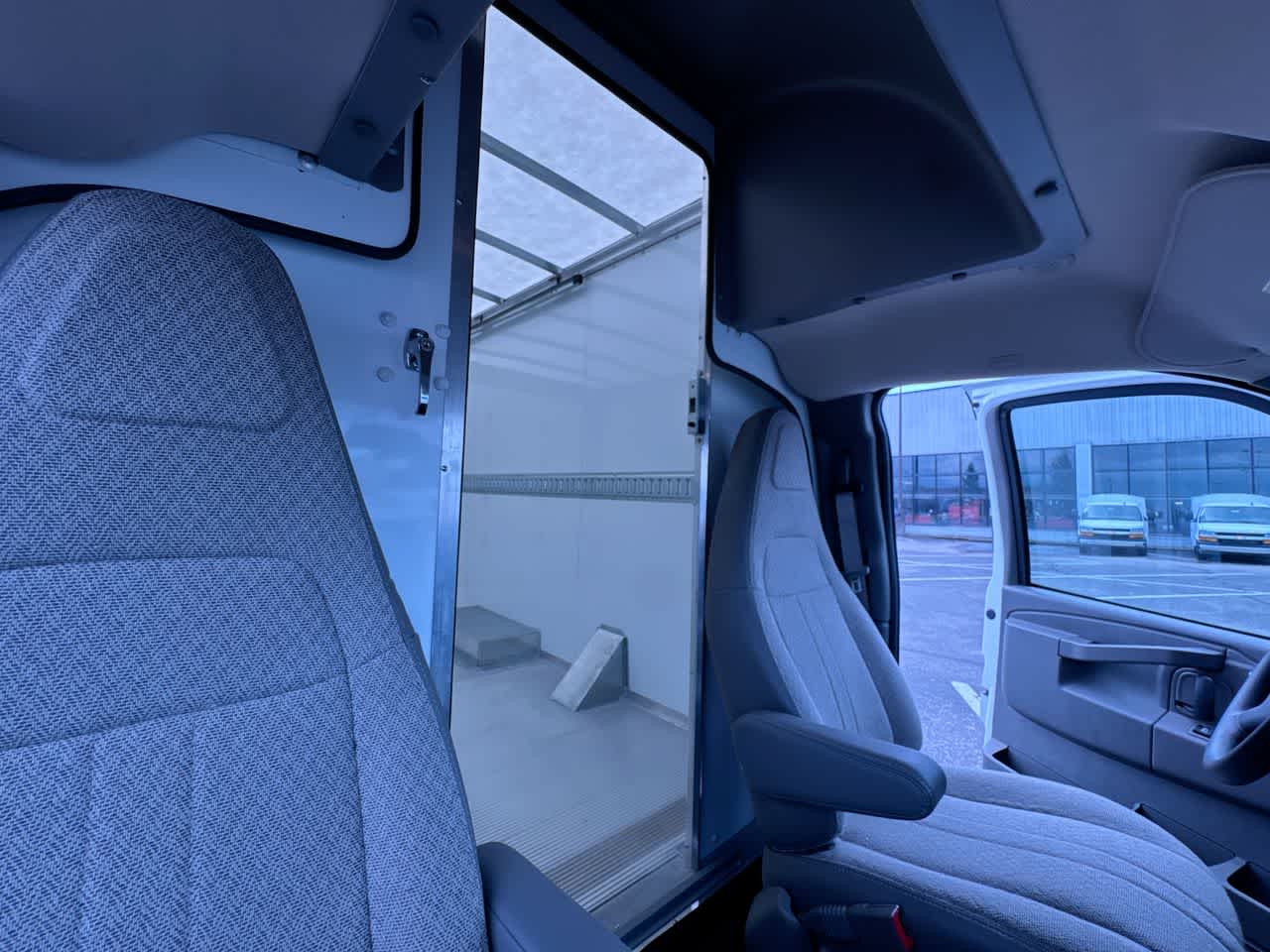 2025 Chevrolet Express Cutaway 3500 1WT