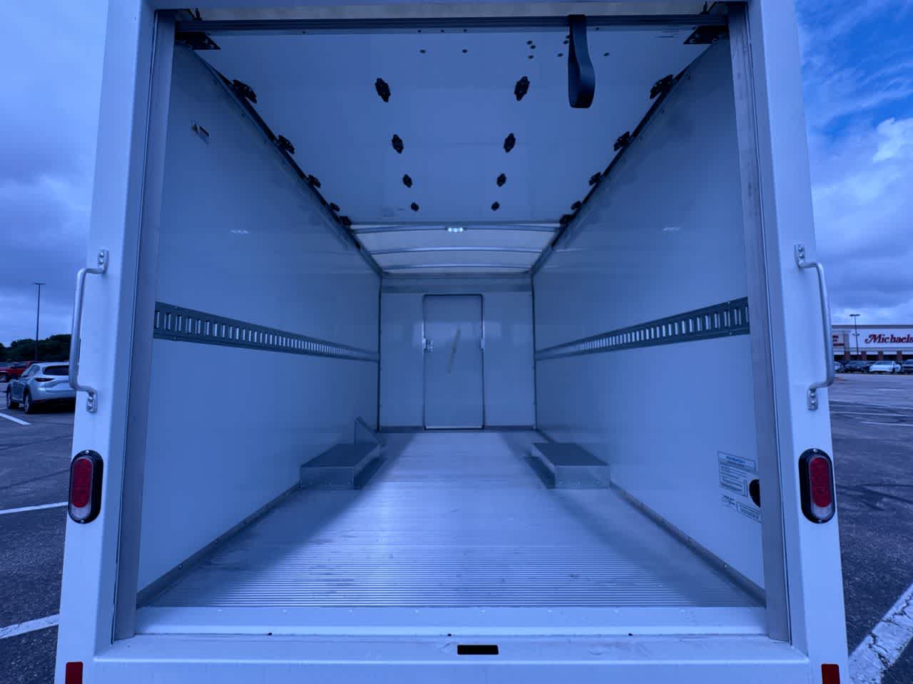 2025 Chevrolet Express Cutaway 3500 1WT