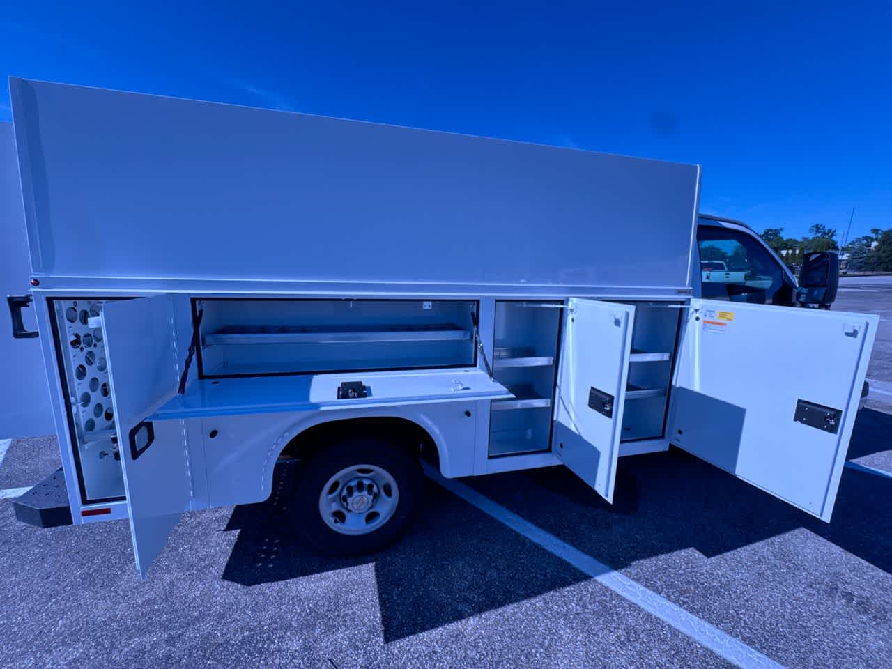 2026 Chevrolet Express Cutaway 3500 1WT