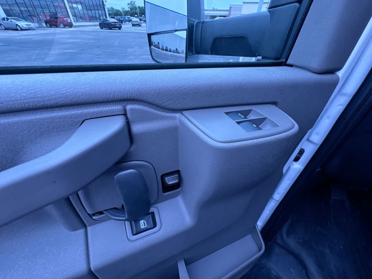 2025 Chevrolet Express Cutaway 3500 1WT