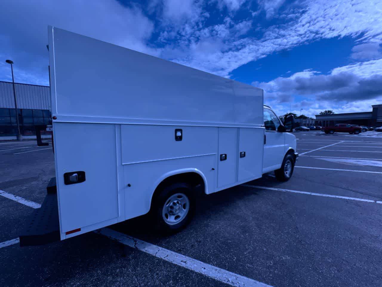2026 Chevrolet Express Cutaway 3500 1WT
