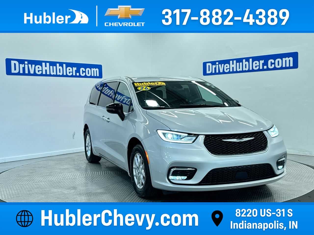 2026 Chrysler Pacifica Select's photo