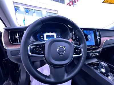 2023 Volvo XC60 Plus Dark Theme