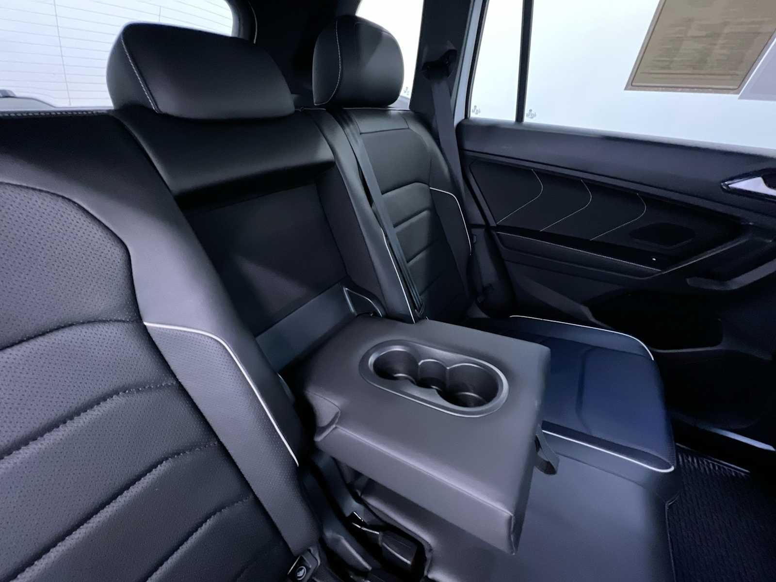 2022 Volkswagen Tiguan SEL R-Line