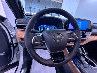 2025 Toyota Highlander Hybrid Platinum