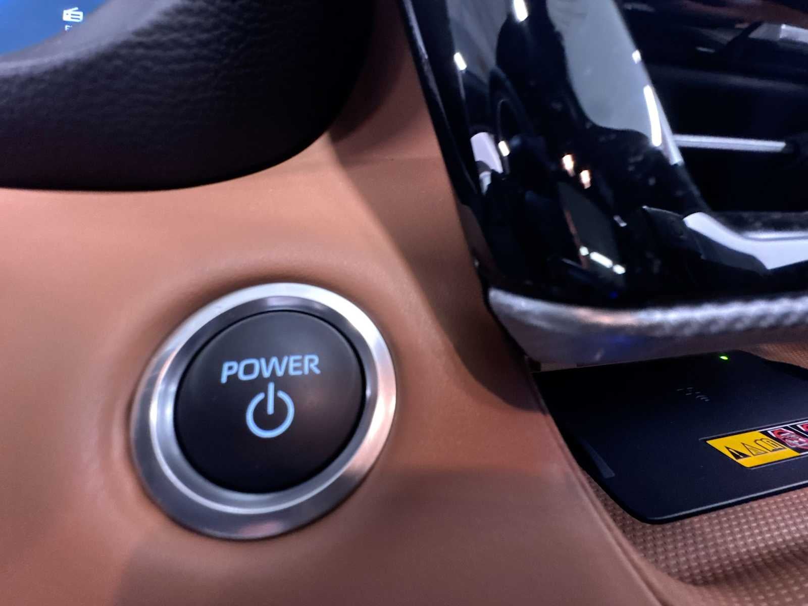 2025 Toyota Highlander Hybrid Platinum