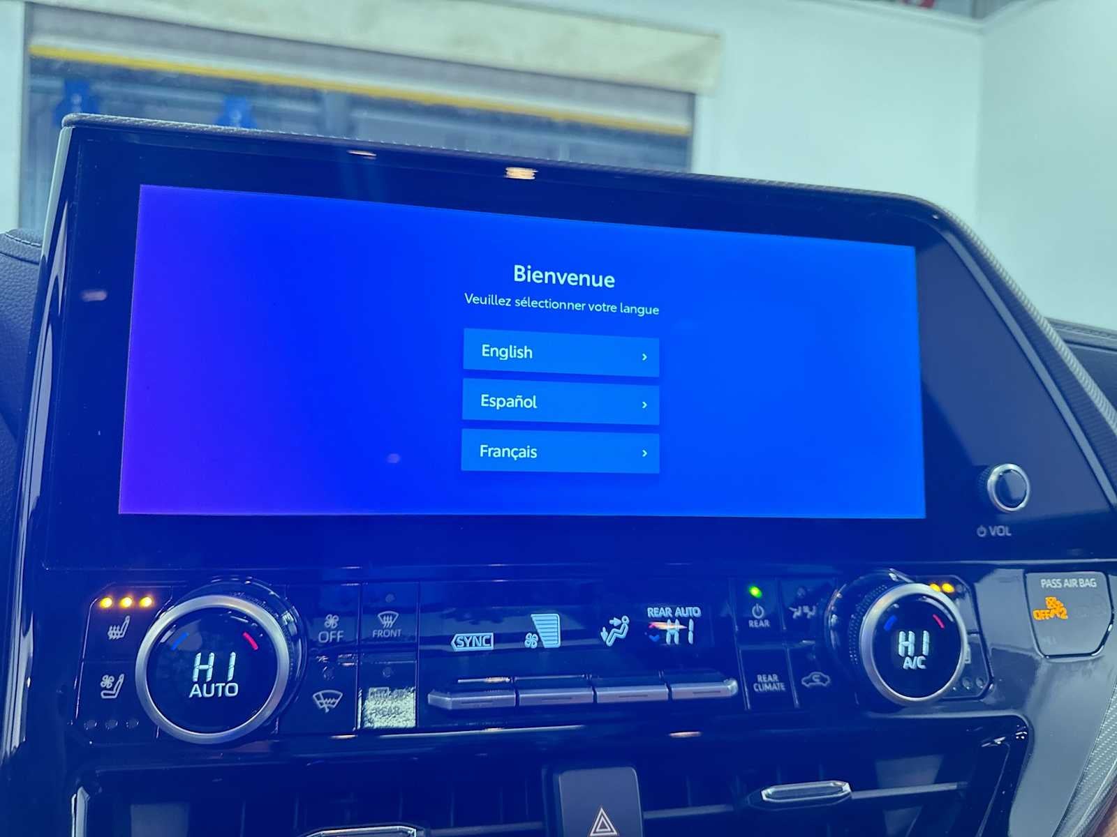 2025 Toyota Highlander Hybrid Platinum