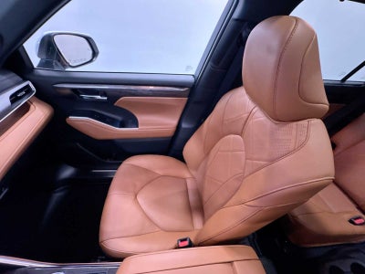 2025 Toyota Highlander Hybrid Platinum