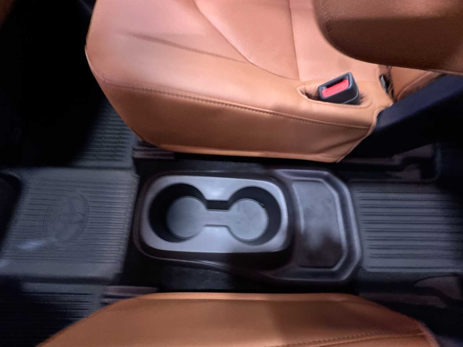 2025 Toyota Highlander Hybrid Platinum