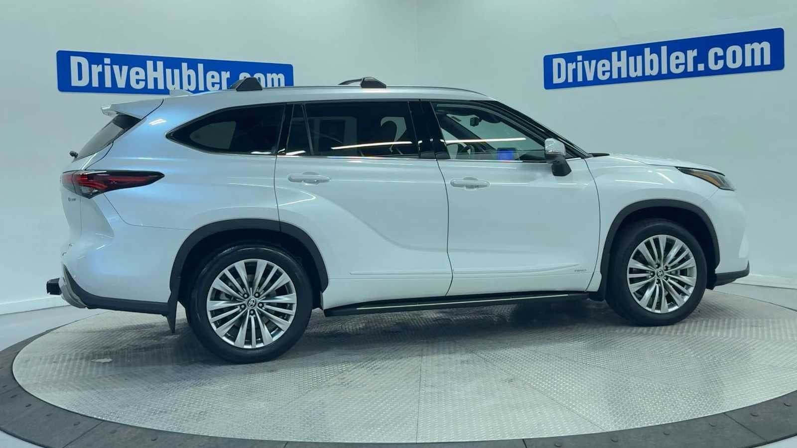 2025 Toyota Highlander Hybrid Platinum