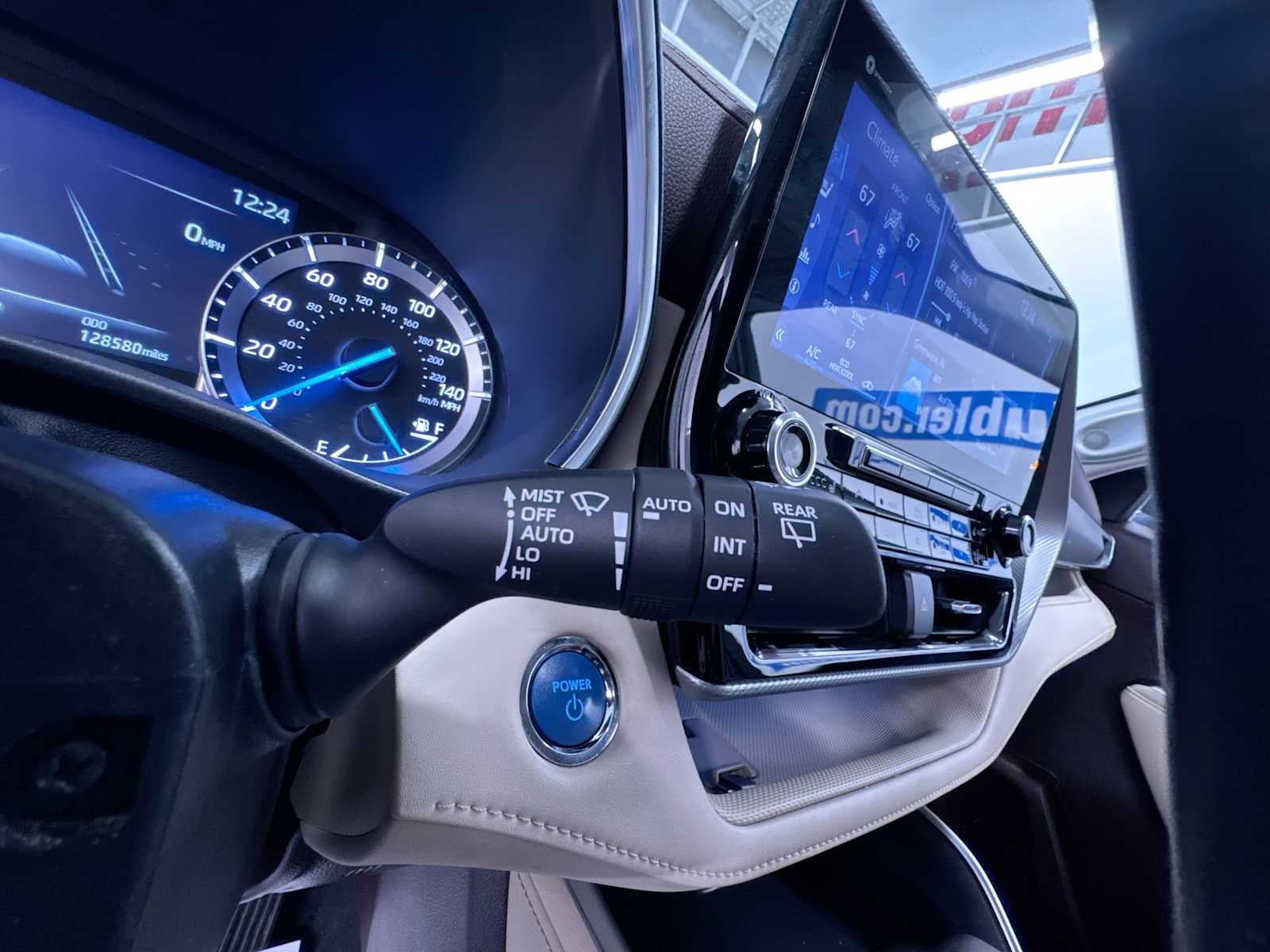 2022 Toyota Highlander Hybrid Platinum