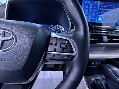 2022 Toyota Highlander Hybrid Platinum