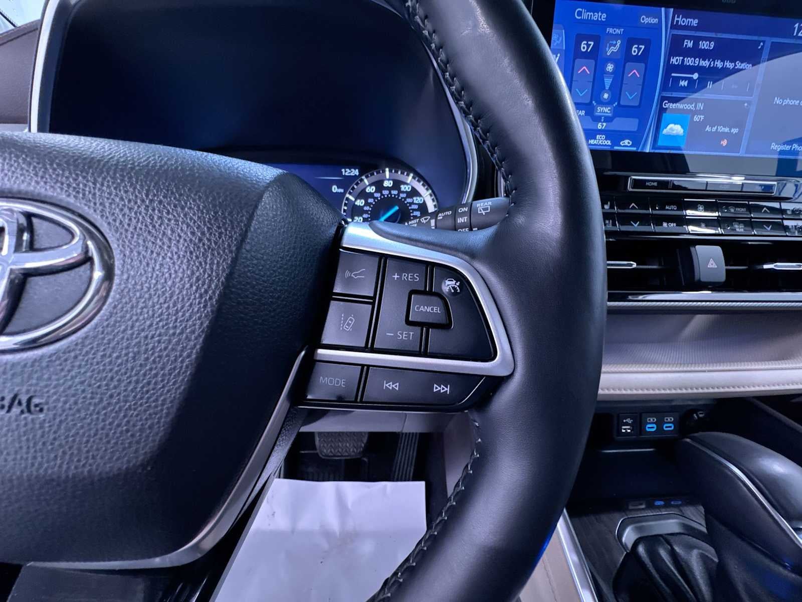 2022 Toyota Highlander Hybrid Platinum