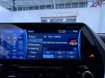 2022 Toyota Highlander Hybrid Platinum