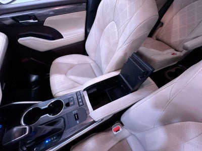 2022 Toyota Highlander Hybrid Platinum