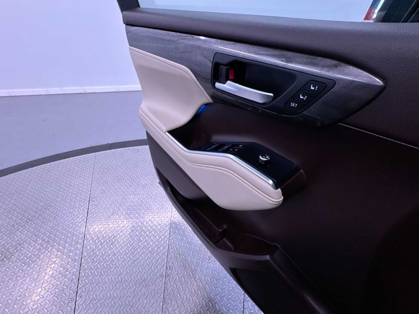 2022 Toyota Highlander Hybrid Platinum