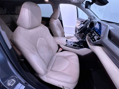 2022 Toyota Highlander Hybrid Platinum