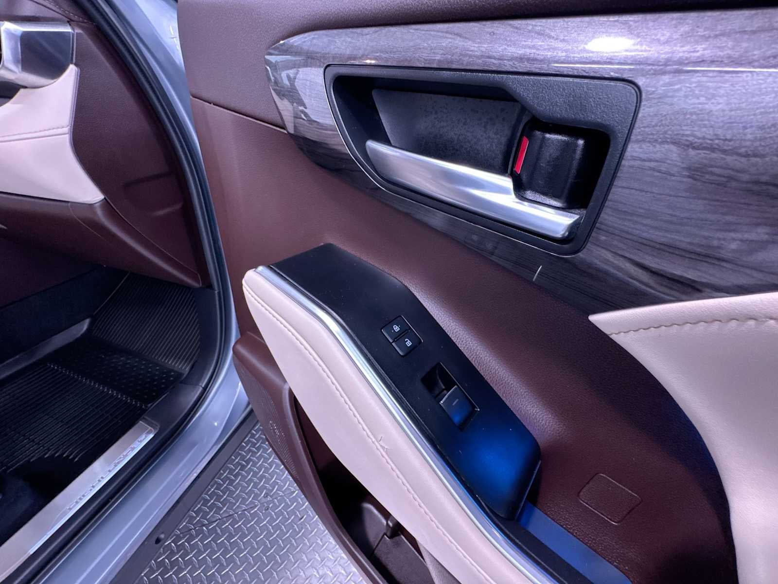 2022 Toyota Highlander Hybrid Platinum