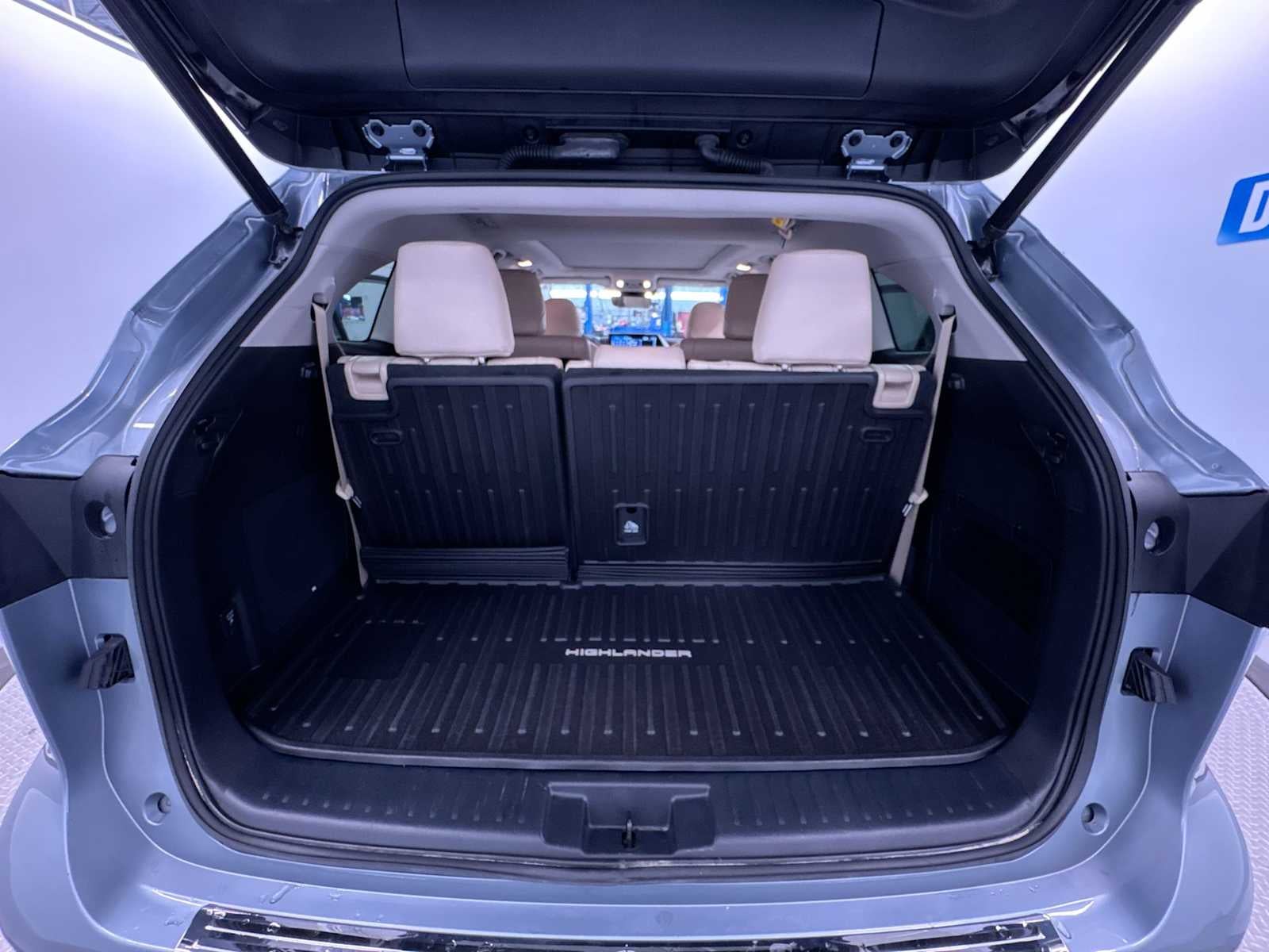 2022 Toyota Highlander Hybrid Platinum
