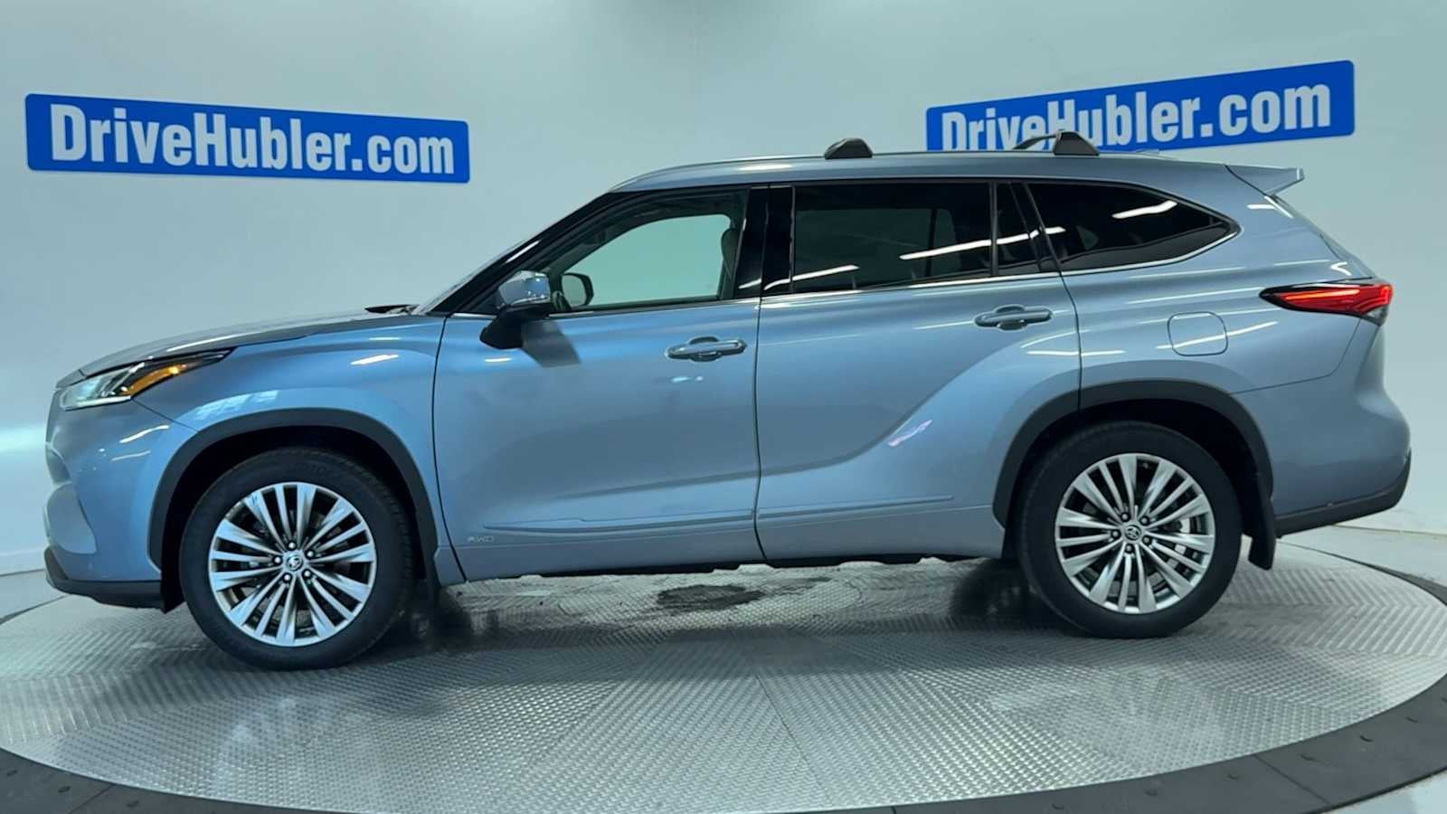 2022 Toyota Highlander Hybrid Platinum
