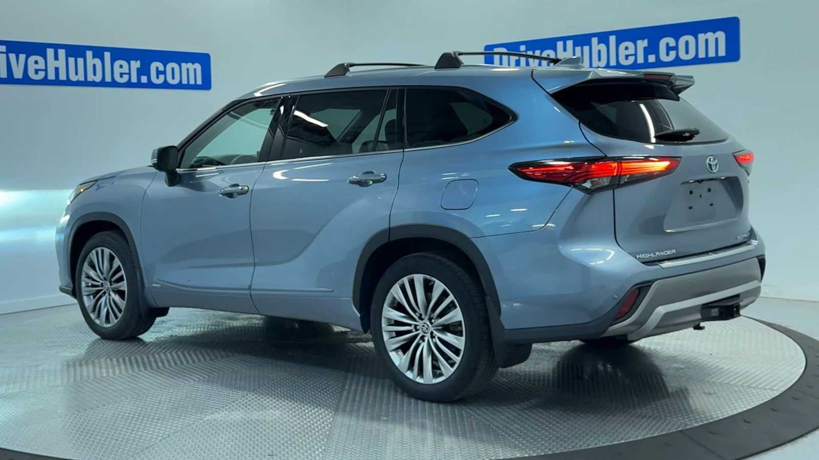2022 Toyota Highlander Hybrid Platinum