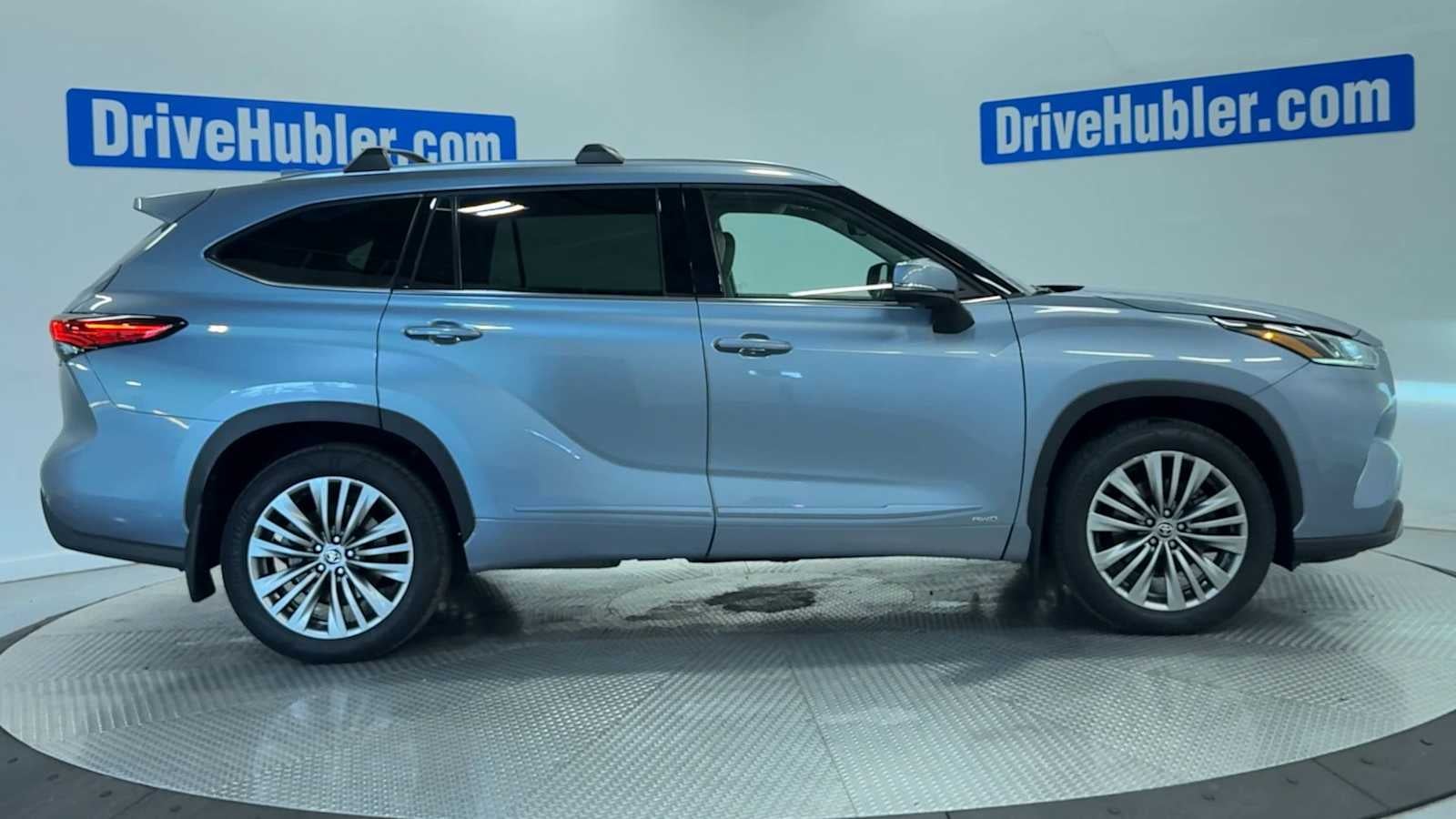 2022 Toyota Highlander Hybrid Platinum