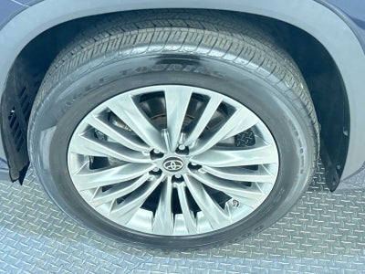 2023 Toyota Highlander Platinum