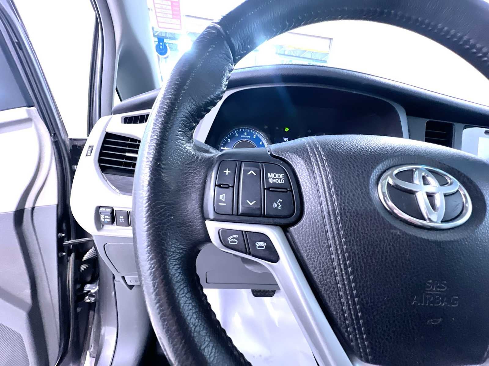2017 Toyota Sienna XLE