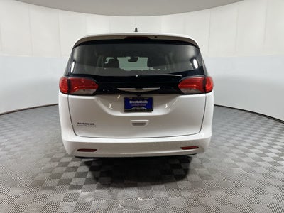 2024 Chrysler Voyager LX