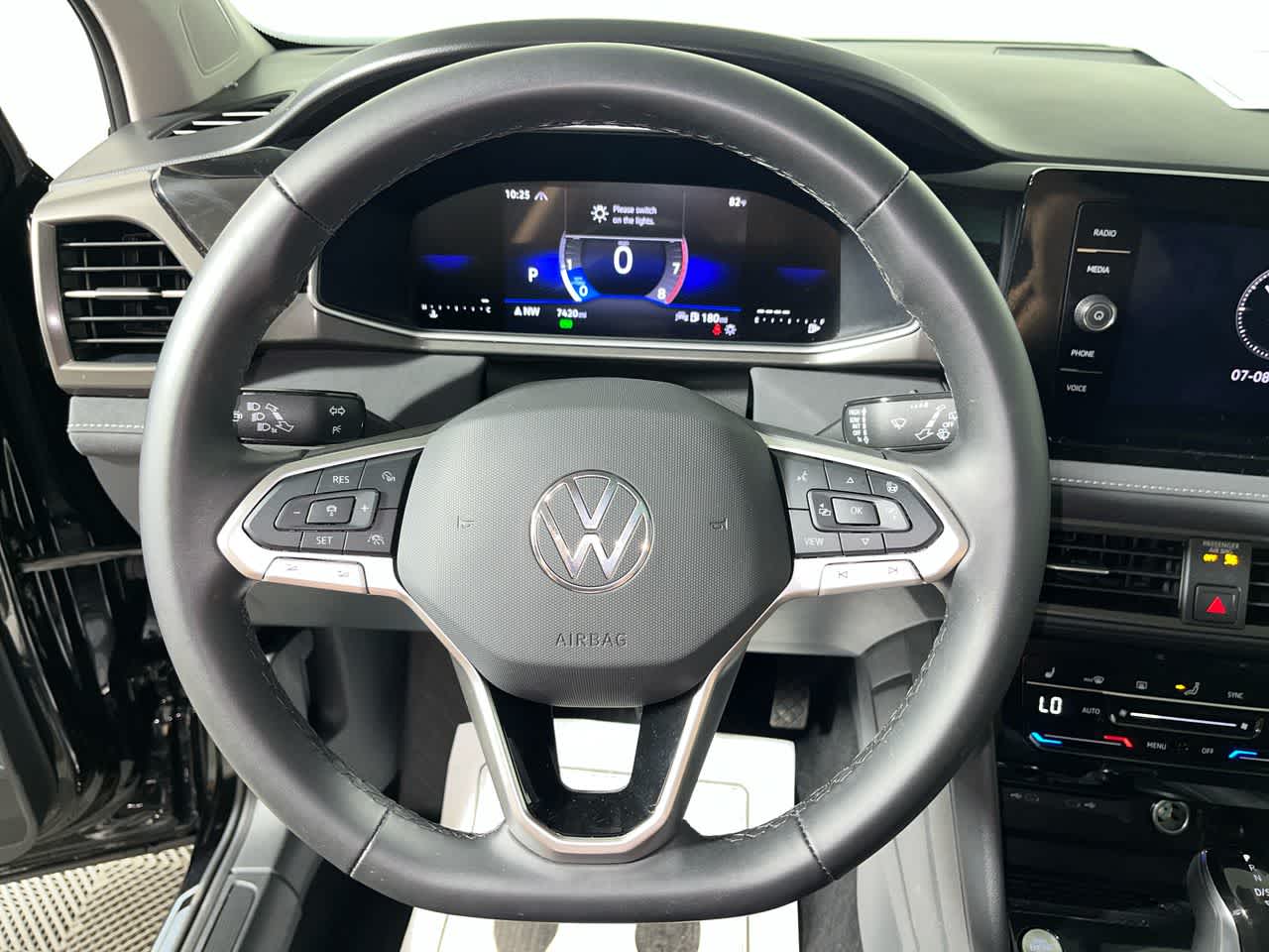 2025 Volkswagen Taos SE Black