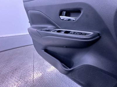 2022 Nissan Versa SR