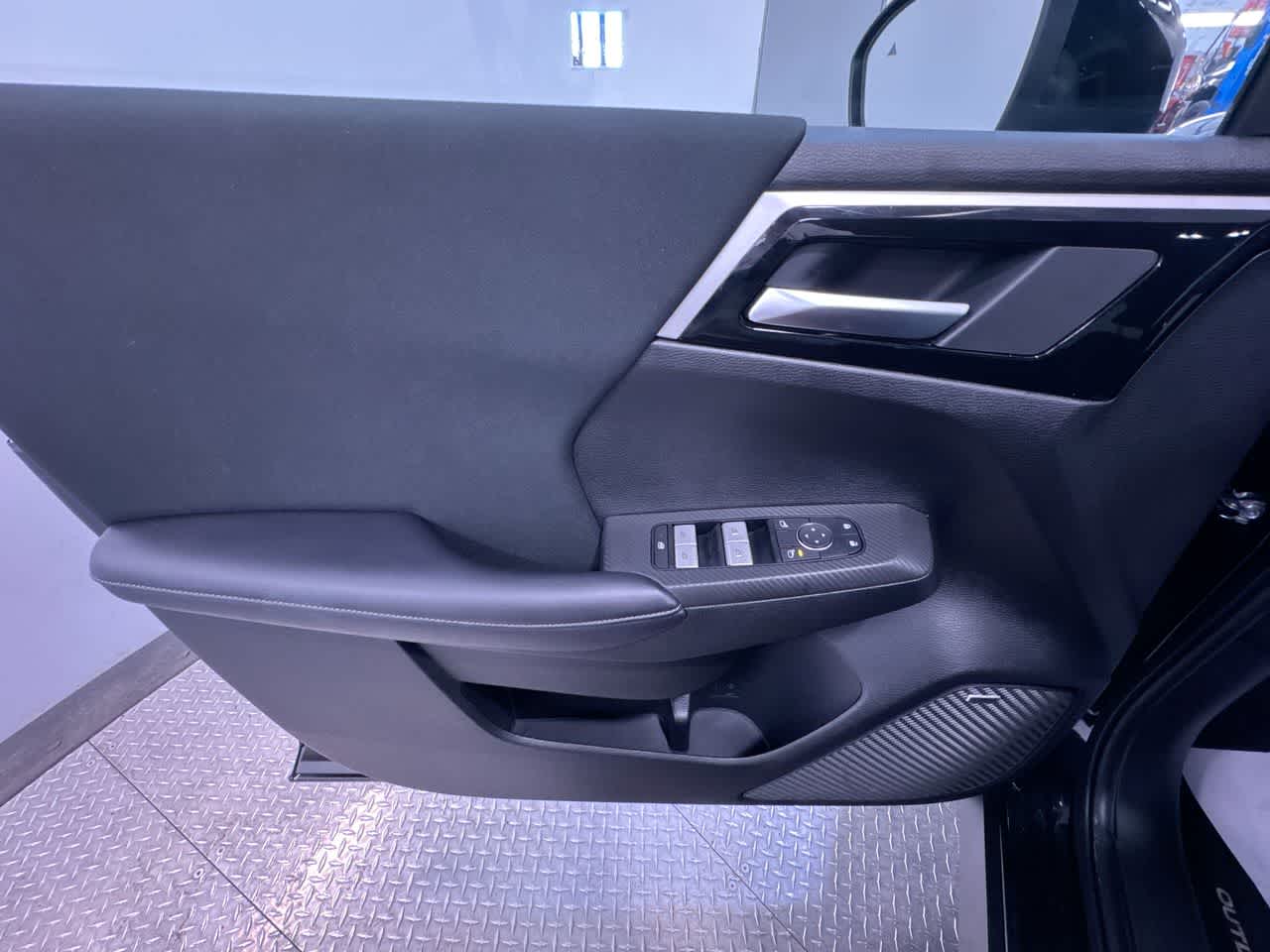 2025 Mitsubishi Outlander ES