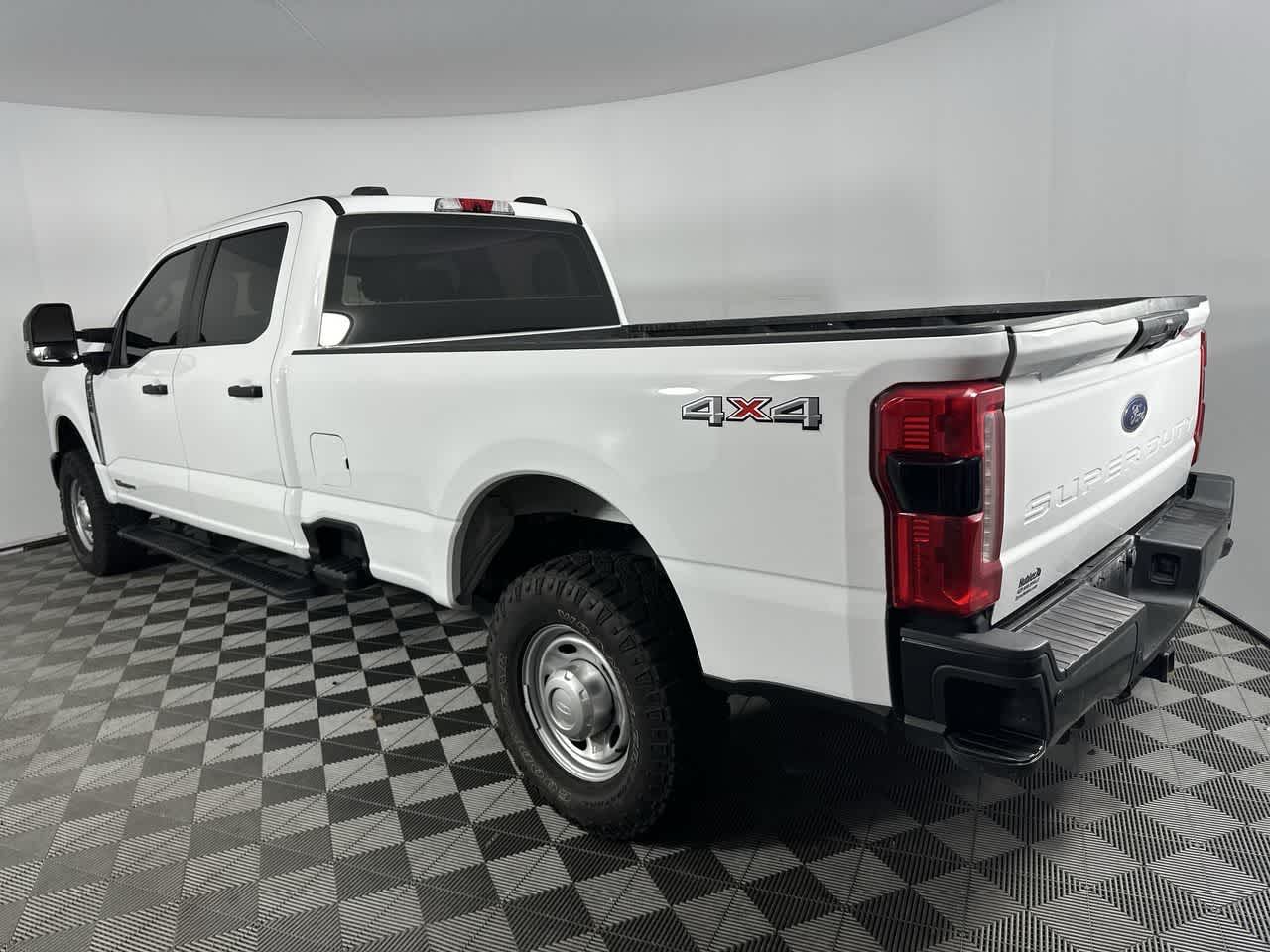2023 Ford Super Duty F-350 SRW Pickup XL