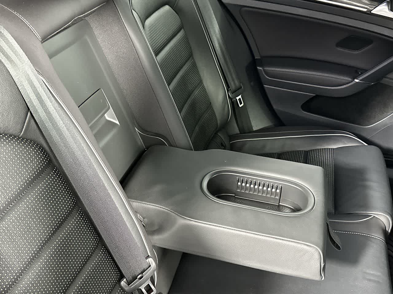 2019 Volkswagen Golf R 2.0T Manual w/DCC/Nav